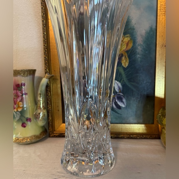 Lenox Fascination Lead Crystal 14" Scalloped Vase - Picture 8 of 11